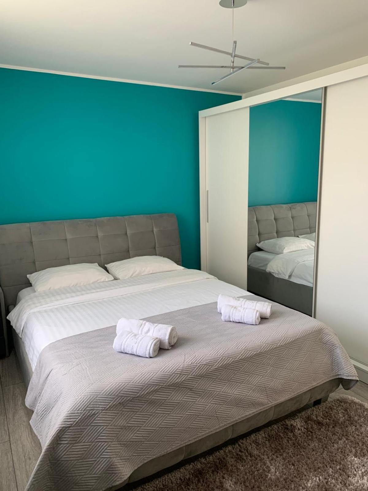Rose Apartment Piatra Neamţ Exteriér fotografie