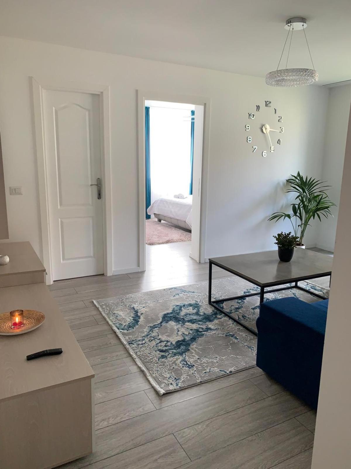 Rose Apartment Piatra Neamţ Exteriér fotografie