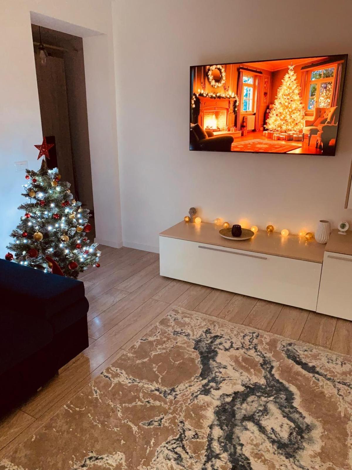 Rose Apartment Piatra Neamţ Exteriér fotografie
